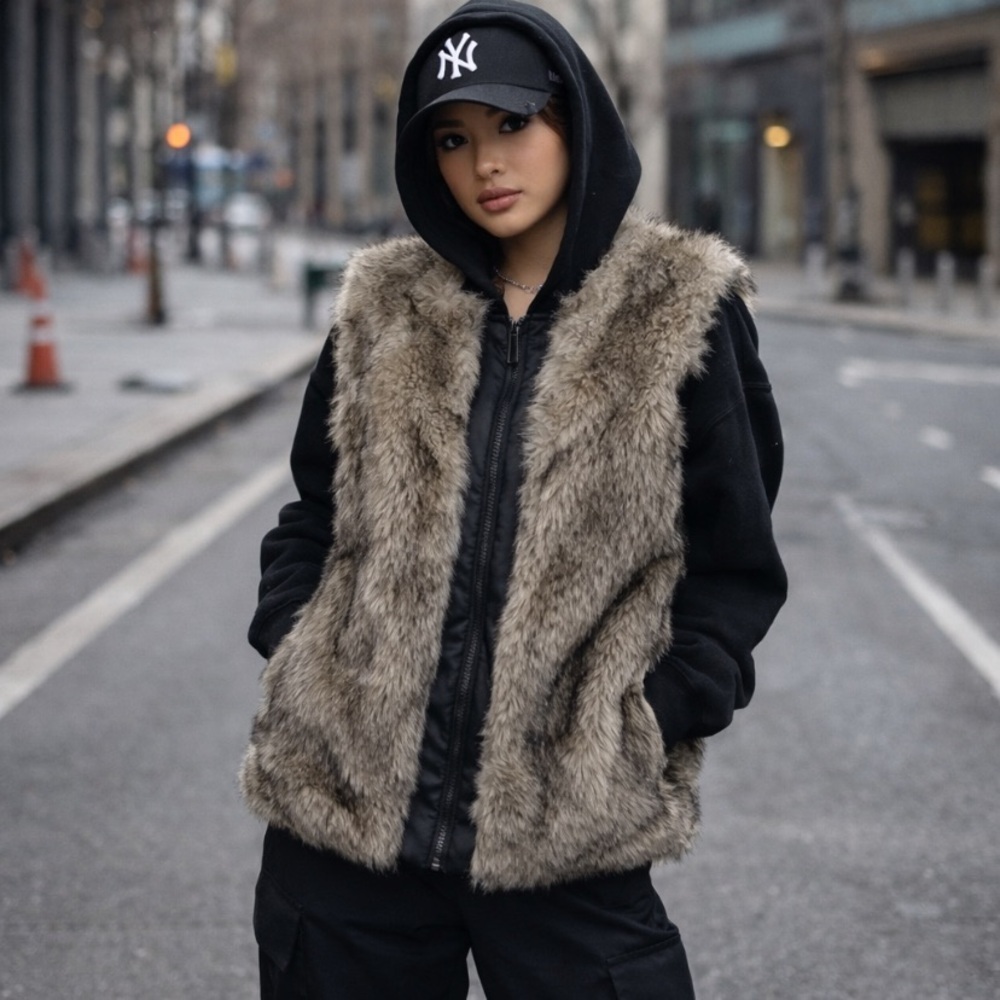 Kensie Cream Black Faux Fur Full Zip Mobwife Sleeveless Vest Jacket Size S
